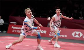 Apa yang membuat pertandingan bulu tangkis Aaron Chia/Soh Wooi Yik vs Kittinupong Kedren/Dechapol Puavaranukroh menjadi begitu menarik 1 Bulu tangkis